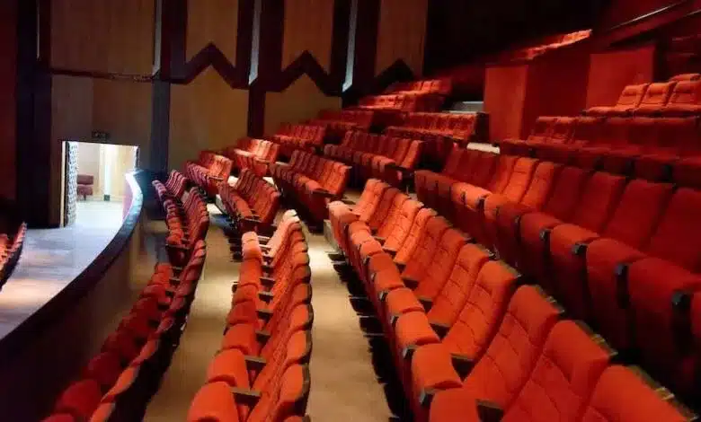 مسرحية وينزداي